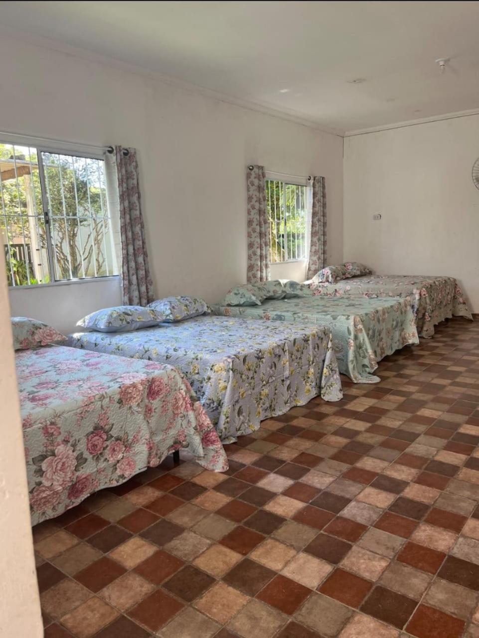 Chacara Completa Com Piscina ,2 Quartos, 20 Pessoas Itariri Exterior photo